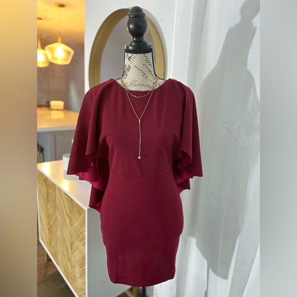 Open-back butterfly shoulder dress - Picture 3 of 3